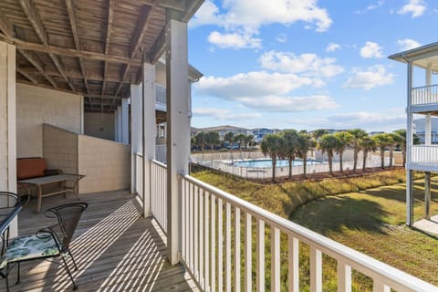 Amazing Oceanview condo! Elevator and pool accessible! Apartment in Oak Island