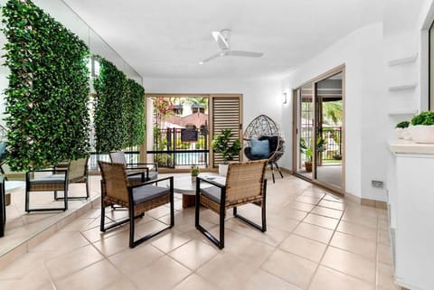Reef Apartment Cairns Condo in Edge Hill