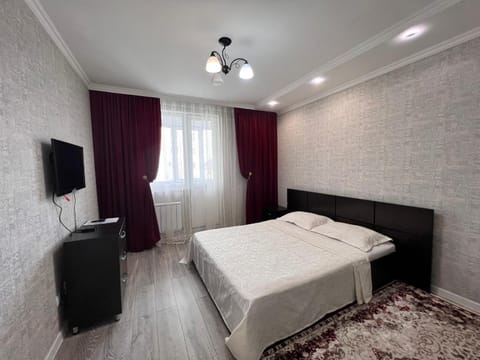 Bed, TV and multimedia, Bedroom