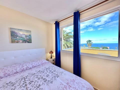 Bed, Bedroom, Sea view