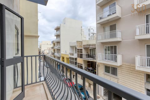 Property building, Patio, Day, Neighbourhood, View (from property/room), Balcony/Terrace, City view, Street view