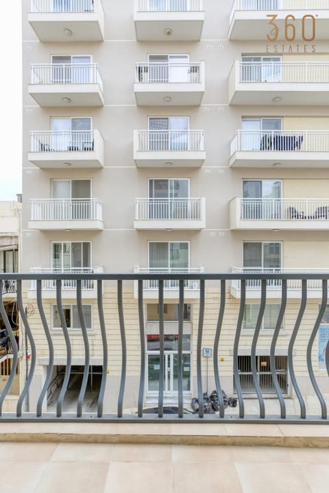 Property building, Day, View (from property/room), Balcony/Terrace