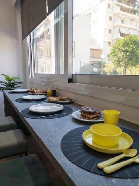 Begonia Suite - 5 min drive to Piraeus Port Apartment in Pireas