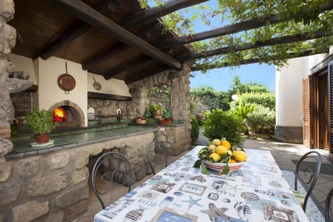 Patio, BBQ facilities