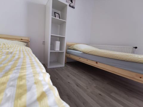 Sali-Homes Kleve: Komfortable 4-Betten-Monteurunterkunft – Praktisch & Modern Condo in Kleve