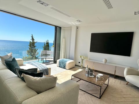 Day, TV and multimedia, Living room, Sea view