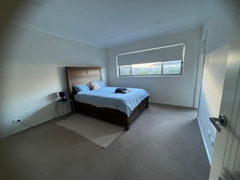 Entire 4 BR House In Moncrieff Close To Playground House in Canberra