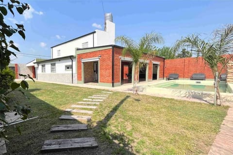 Property building, Spring, Day, Garden, Garden view