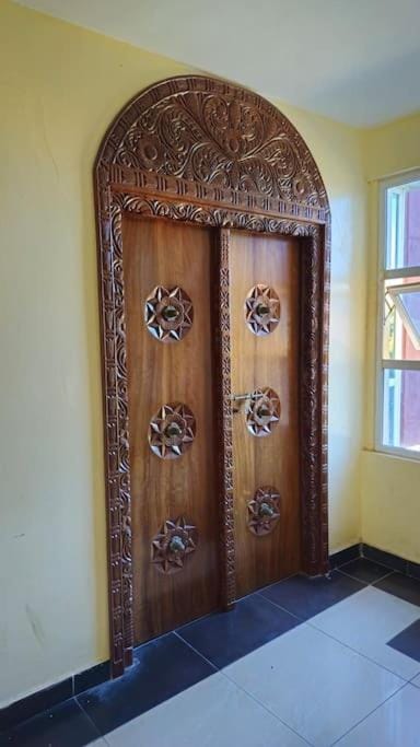 4 BR, AC, Nyali, 2 Min walk to the beach Apartment in Mombasa