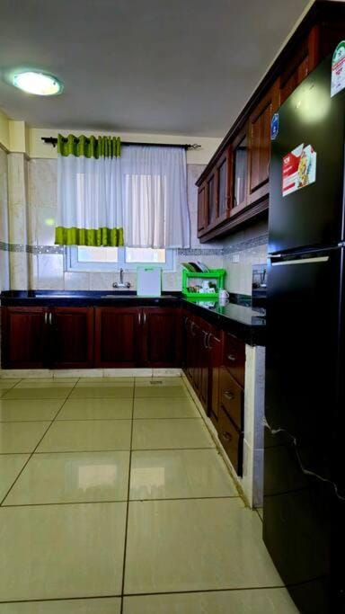 4 BR, AC, Nyali, 2 Min walk to the beach Apartment in Mombasa