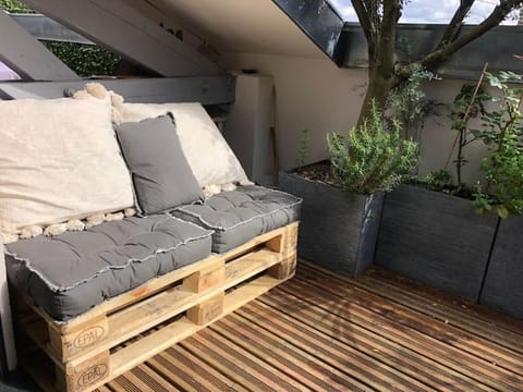 Superbe loft climatisé à Suresnes avec terrasse Condo in Suresnes