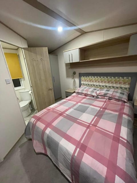 Cosy Holiday Home, Home Farm Holiday Park Campground/ 
RV Resort in Sedgemoor