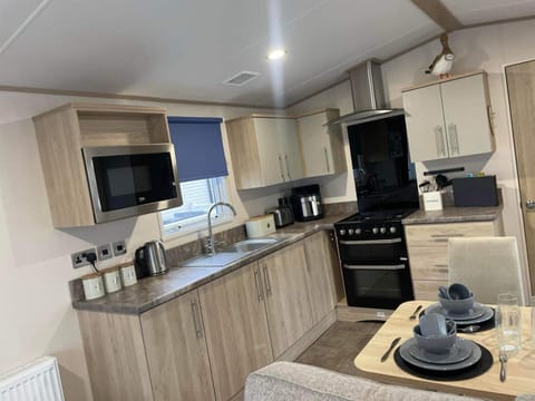 Cosy Holiday Home, Home Farm Holiday Park Campground/ 
RV Resort in Sedgemoor