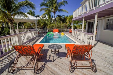 NEW Chalk Sound Home BBQ Pool Beach Steps Away House in Turks and Caicos Islands