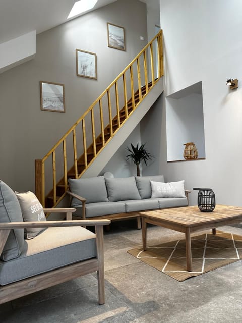 Lounge or bar