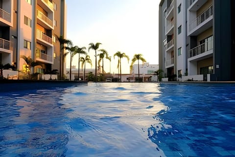 Bird's eye view, Swimming pool