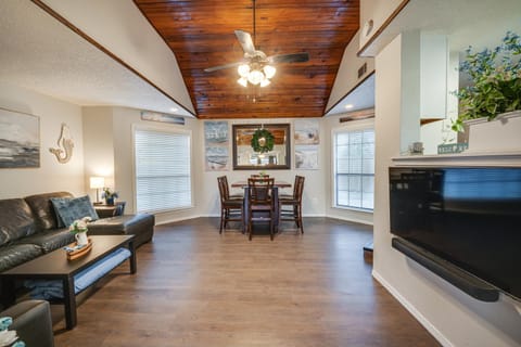 Cozy Texas Vacation Rental Near Lewisville Lake! House in Lake Dallas