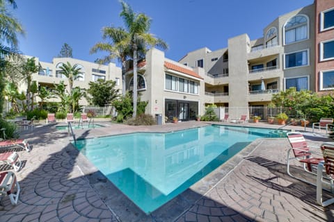 1 Mi to the Ocean Long Beach Condo with Pool Access Apartment in Long Beach