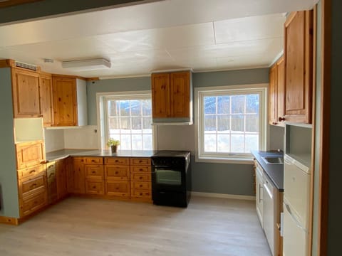 Kitchen or kitchenette, dishwasher, pet friendly, stove