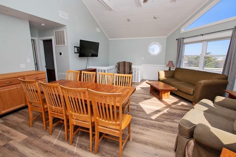 WC1065, A Beachin Good Time- Oceanside, Private Pool, Hot Tub House in Corolla