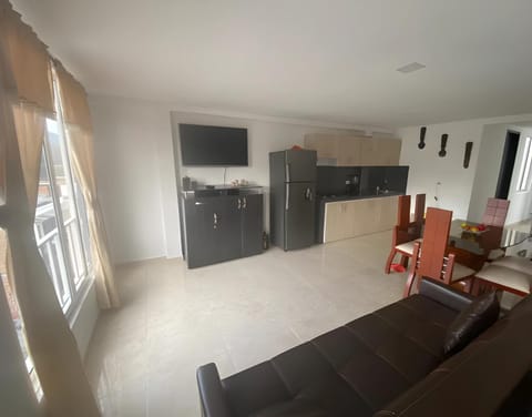 Communal lounge/ TV room, TV and multimedia, Kitchen or kitchenette, Living room, Seating area