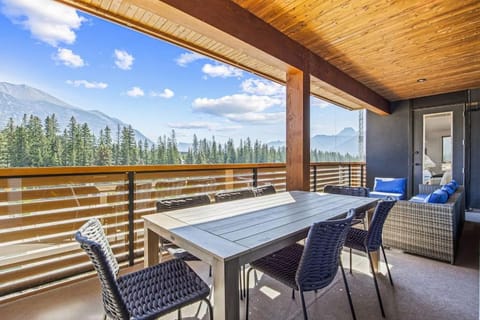 Patio, Day, Natural landscape, View (from property/room), Seating area, Mountain view