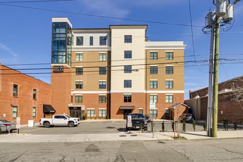 Downtown Lynchburg Condo with James River Views Apartamento in Madison Heights