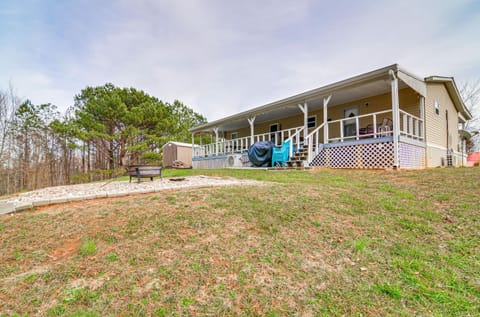 Monticello Home with Deck and Fire Pit Less Than 1 Mi to Water House in Lake Cumberland