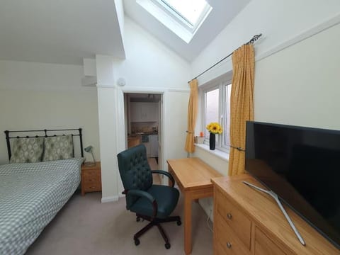 Merton House, fully serviced studio apartment Eigentumswohnung in Molesey