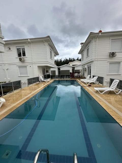 Pool view, Swimming pool, sunbed