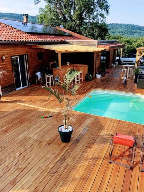 Ma maison en bois avec Jacuzzi Villa in Occitanie