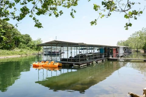 Tribesman Villa 21 on Table Rock Lake Villa in Indian Point