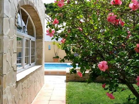 Chalet con piscina privada Arco Iris House in Chiclana de la Frontera