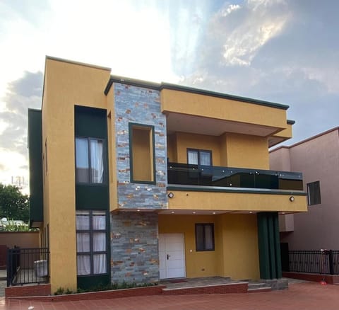 Cozy Lux Apartments by Harolty Copropriété in Kumasi
