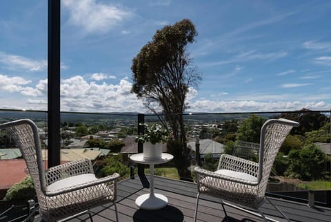 Impressively Spacious Modern & Convenient House in Launceston