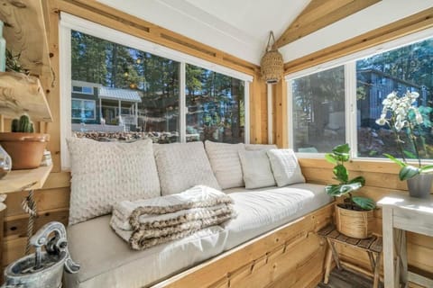 1BR Modern Mountain Tiny Home House in Woodland Park
