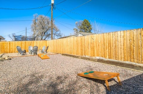 3BD Family Retreat Near COS Airport & Fort Carson Casa in Fort Carson