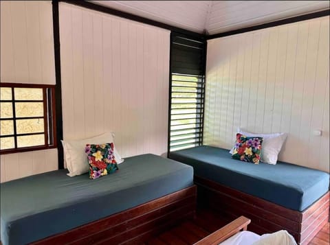 Fare miti access private white sand beach House in Moorea-Maiao