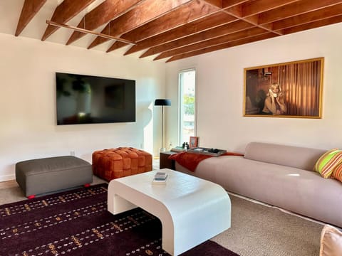 Grand 3 Bedroom Luxury Quiet Private Home Centrally Located Villa in Echo Park