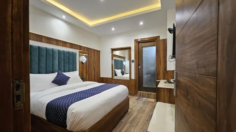 Mountain Zest - Shimla Royale - newly renovated Near Mall Road Hotel in Shimla