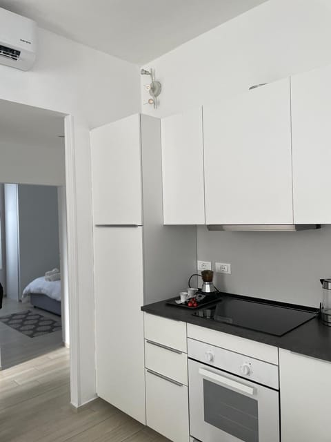 Bed, Kitchen or kitchenette, Photo of the whole room, Bedroom, stove