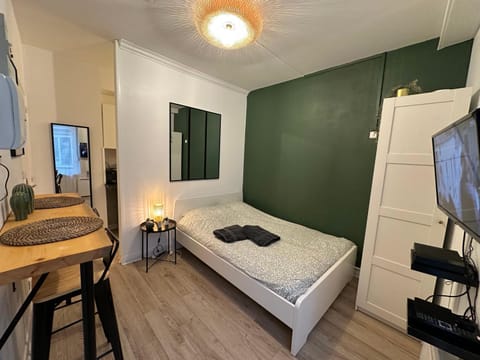 TV and multimedia, Dining area, Bedroom