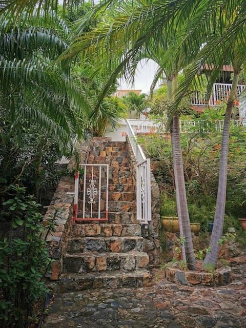 Studio with privacy & wonderful view Apartment in Sint Maarten