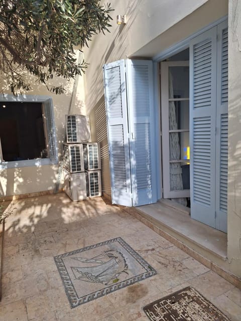 Pavlos Place - Blue Haven House in Limassol City