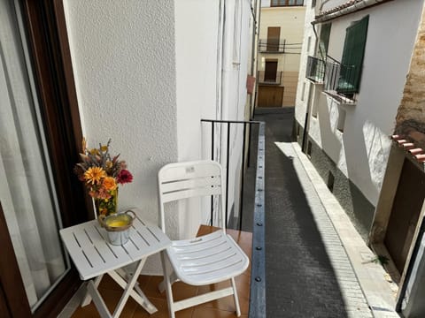 Balcony/Terrace, Street view