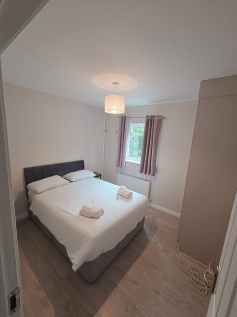 Stylish Spacious 4 Bedroom House Apartment in Galway