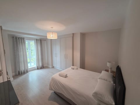 Stylish Spacious 4 Bedroom House Apartment in Galway