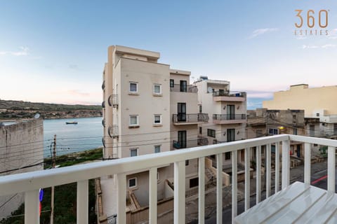 Property building, Day, Natural landscape, View (from property/room), Balcony/Terrace, City view, Lake view, Mountain view, River view, Sea view