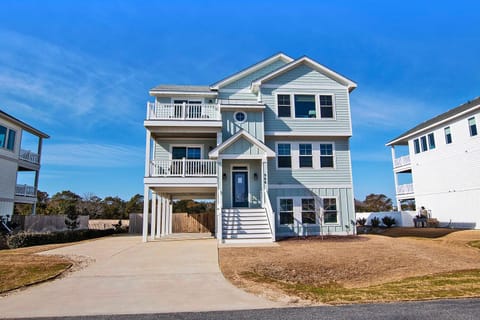 CSH988, Shore Thing- Oceanside, Private Pool House in Corolla