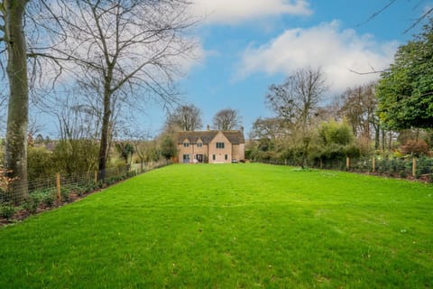 Property building, Day, Natural landscape, Garden, Garden view